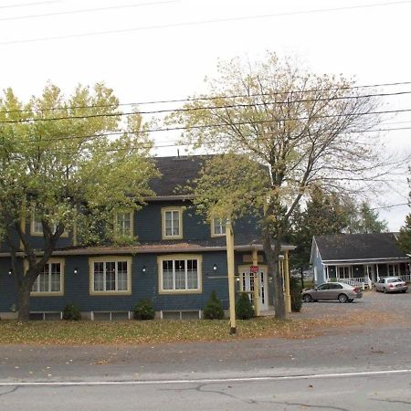 Hotel Fleurs Karaibes Saint-Alexandre-de-Kamouraska Экстерьер фото