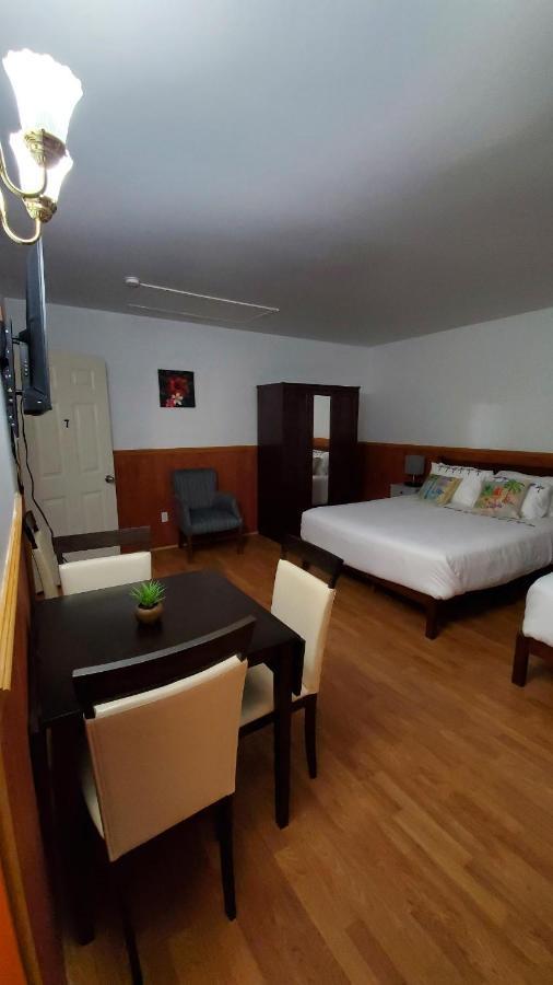 Hotel Fleurs Karaibes Saint-Alexandre-de-Kamouraska Экстерьер фото